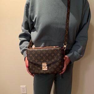 Super Detailed Cross Body Purse